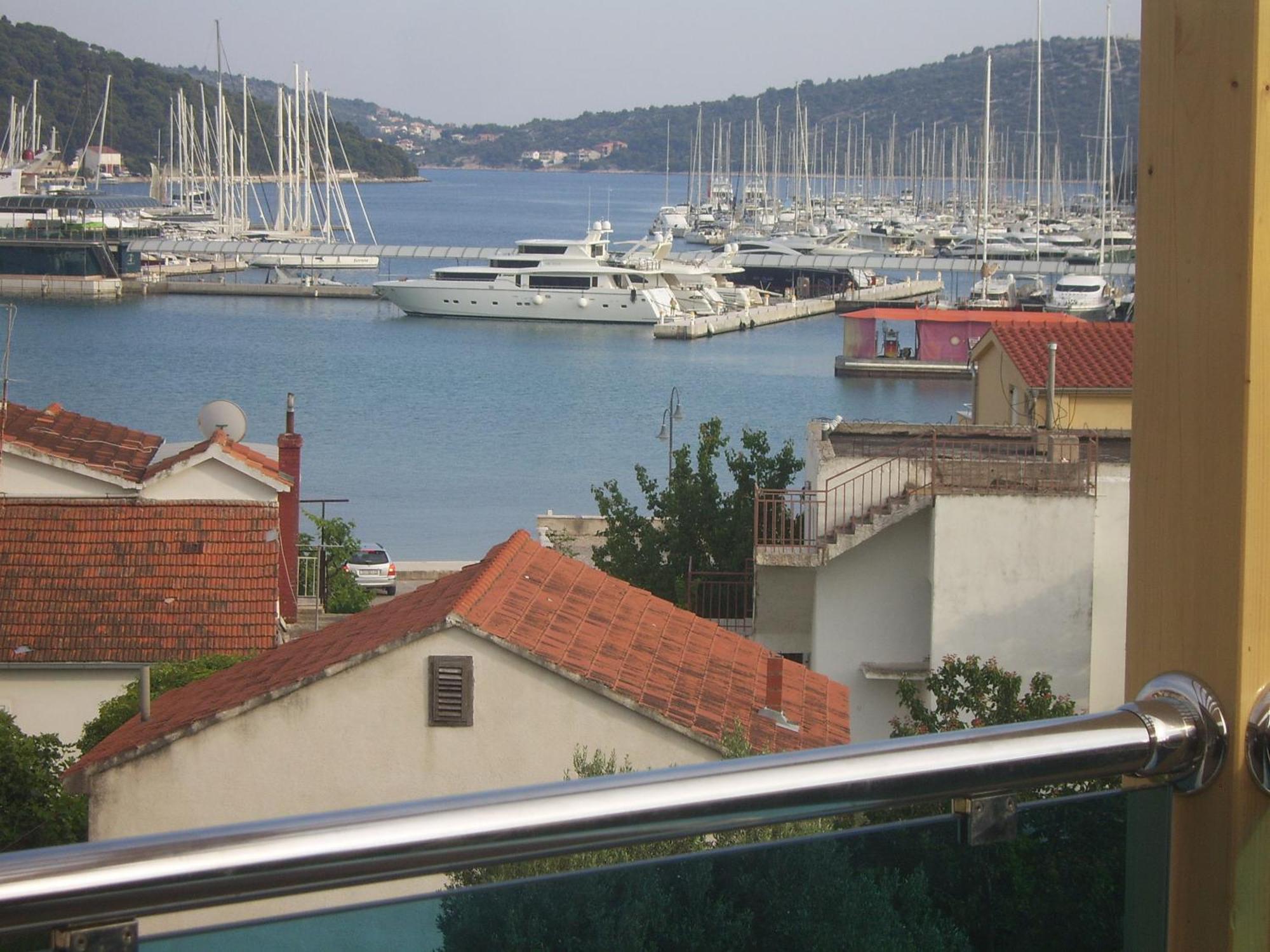 Apartments Villa Erik Рогозница Стая снимка