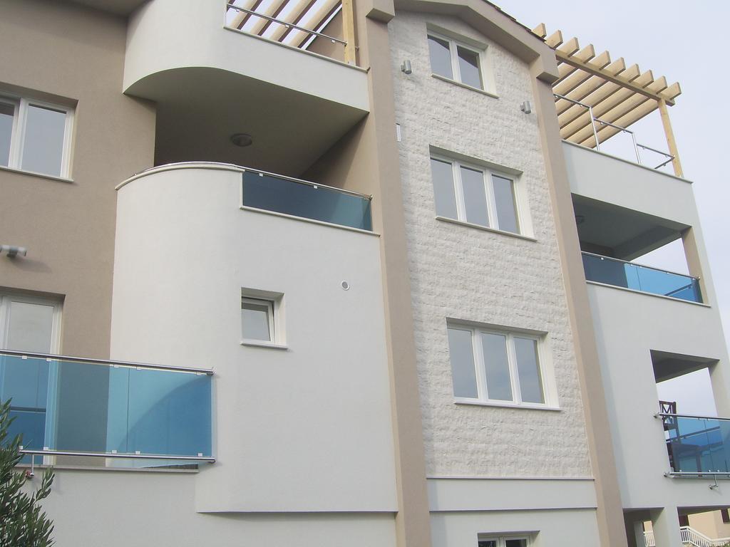 Apartments Villa Erik Рогозница Екстериор снимка