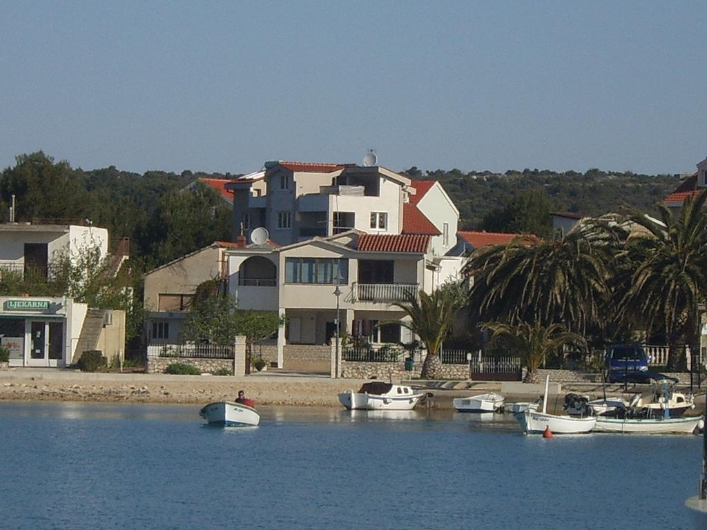 Apartments Villa Erik Рогозница Екстериор снимка