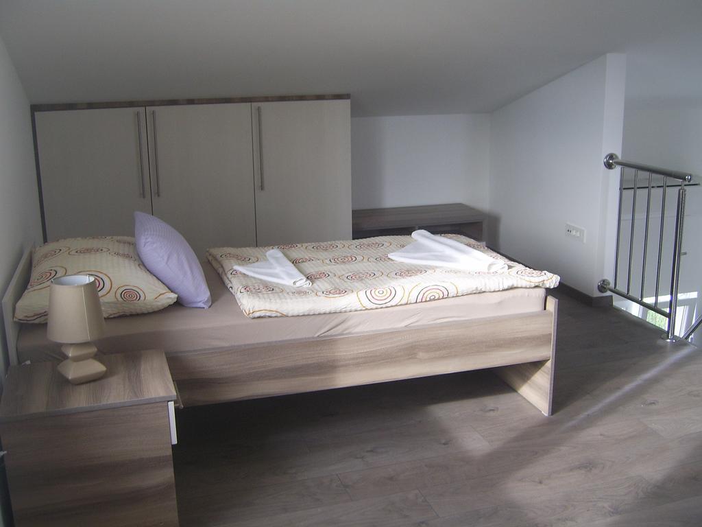 Apartments Villa Erik Рогозница Стая снимка