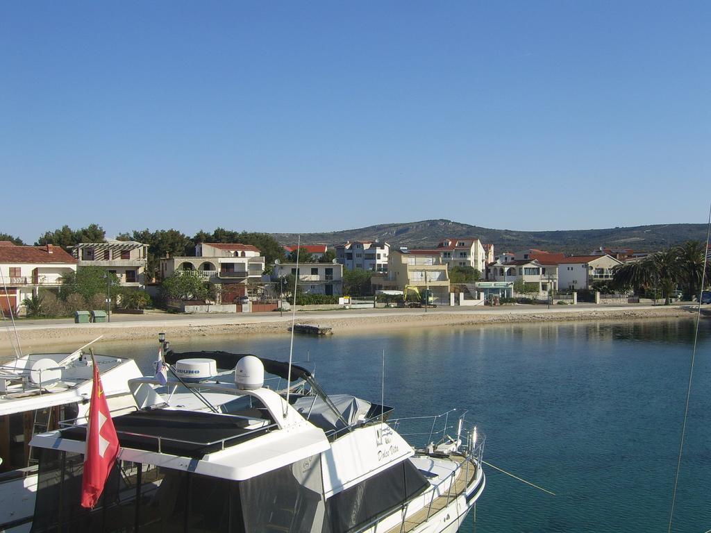 Apartments Villa Erik Рогозница Екстериор снимка