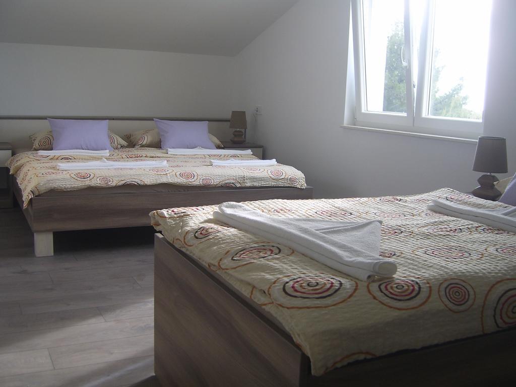 Apartments Villa Erik Рогозница Стая снимка