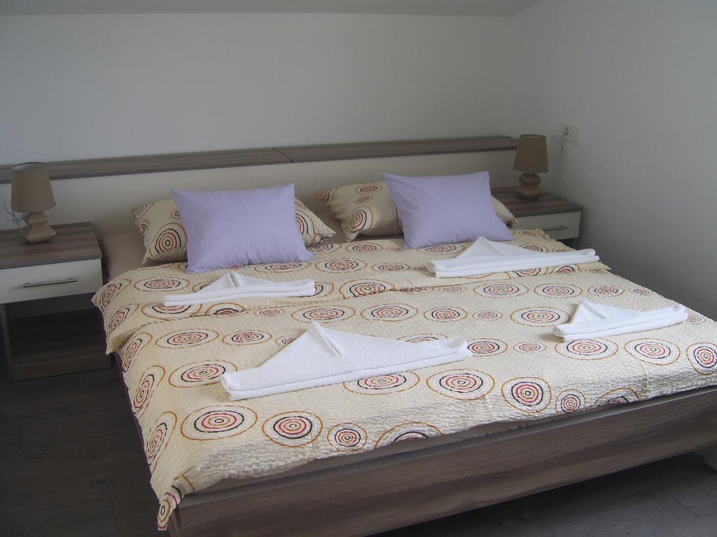 Apartments Villa Erik Рогозница Екстериор снимка