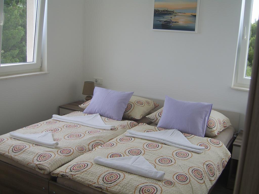 Apartments Villa Erik Рогозница Стая снимка