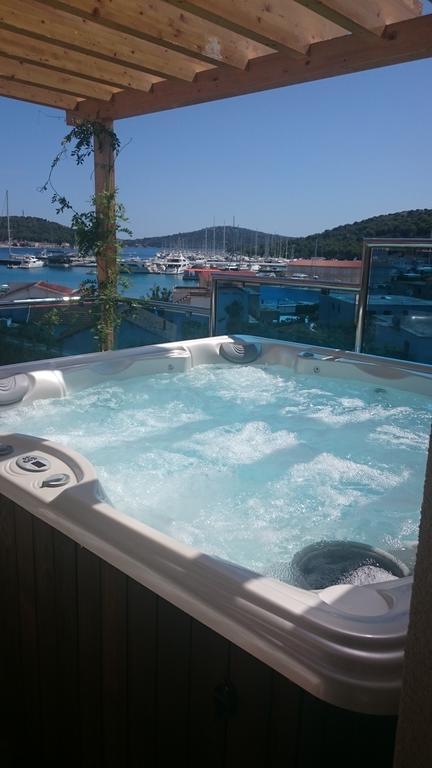 Apartments Villa Erik Рогозница Екстериор снимка
